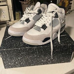 Air Jordan 4 Retro ‘Military Black’